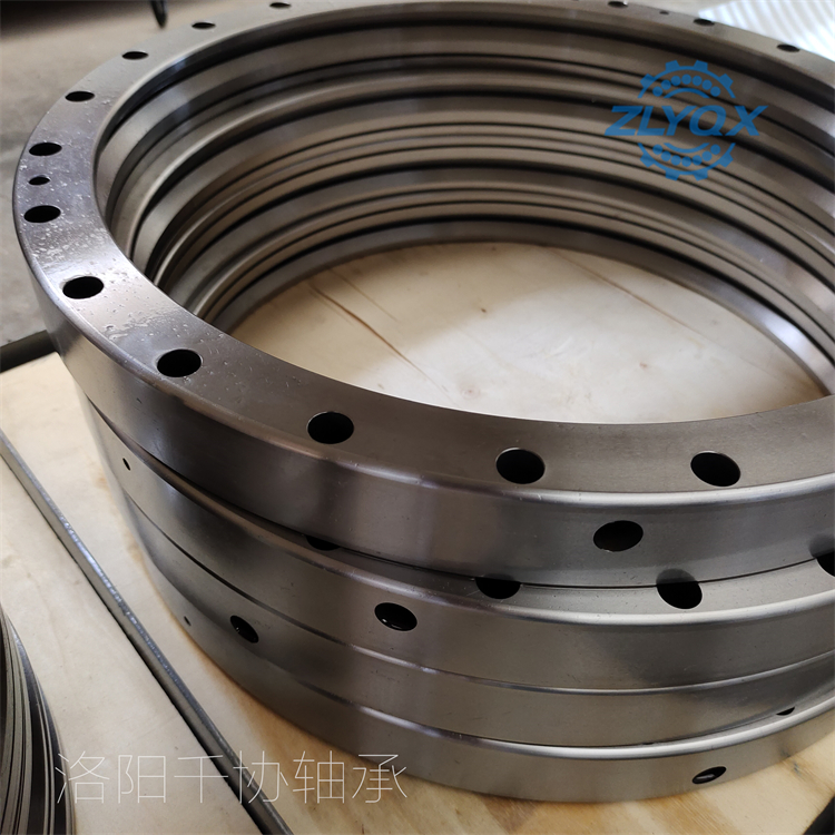 交叉滾子軸承支承座及固定法蘭的設計 交叉滾子軸承支承座及固定法蘭的設計